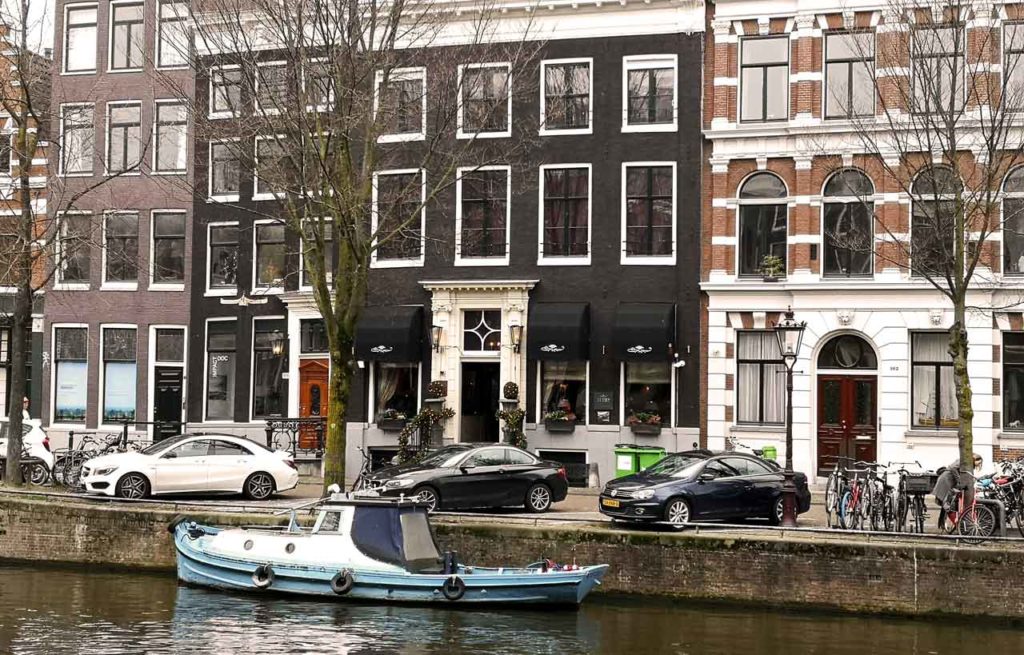 Parken in Amsterdam: Parkhäuser, Regeln & Kostenlos parken
